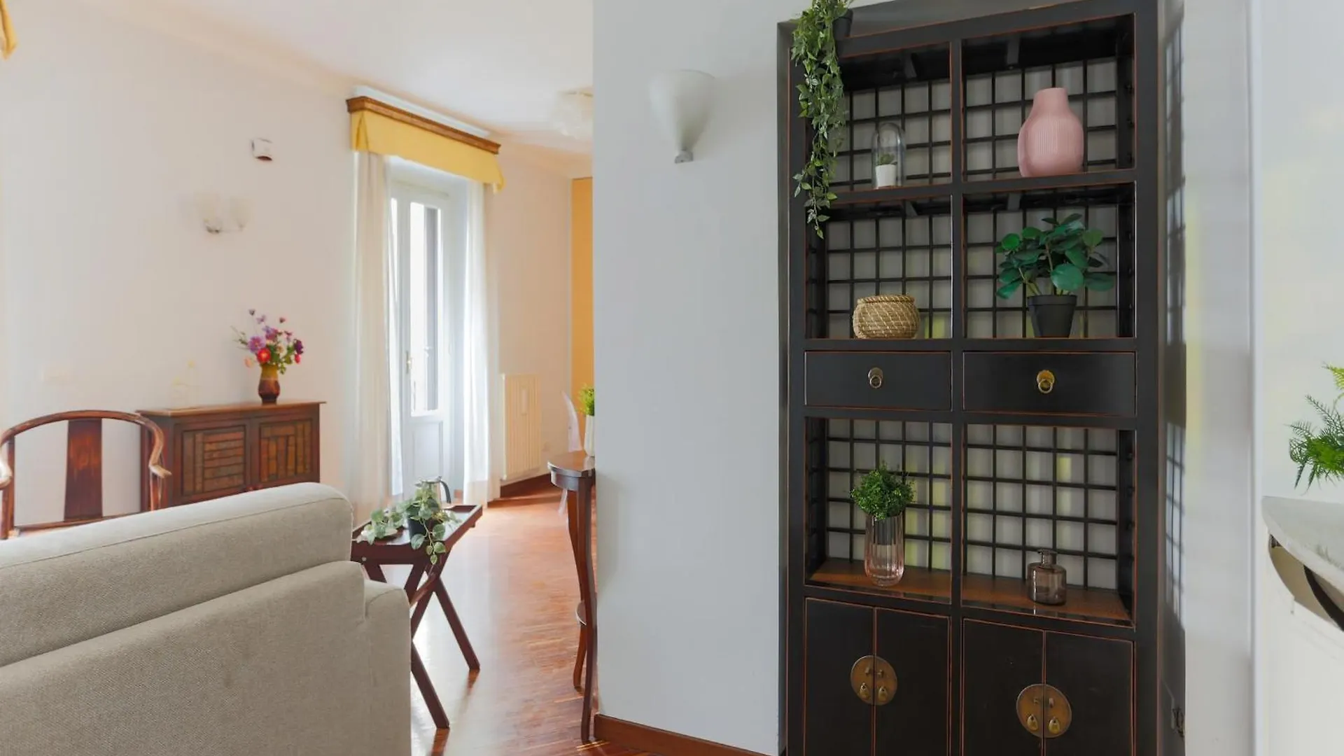 The Best Rent - Spacious One-Bedroom Apartment Near The Columns Of San Lorenzo Milano 0*,  İtalya