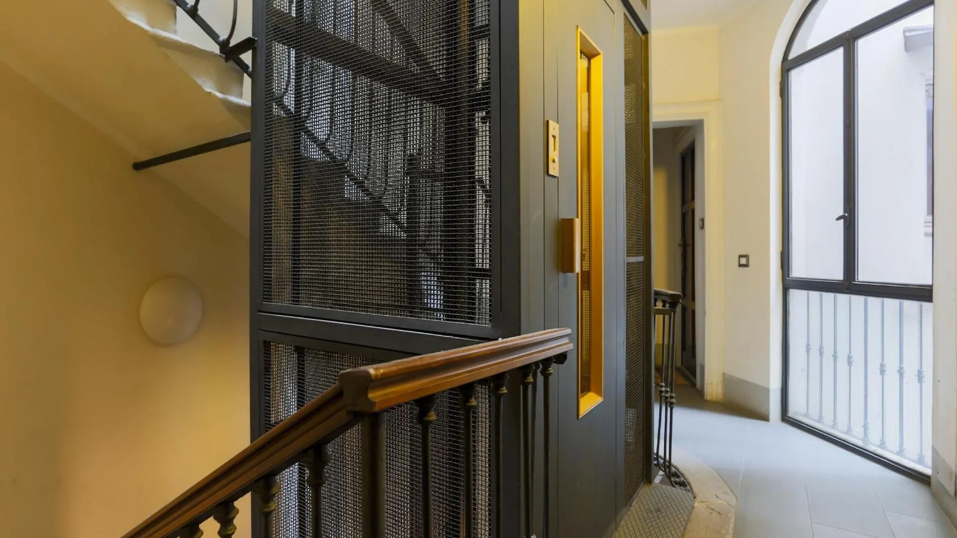 The Best Rent - Spacious One-Bedroom Apartment Near The Columns Of San Lorenzo Milano