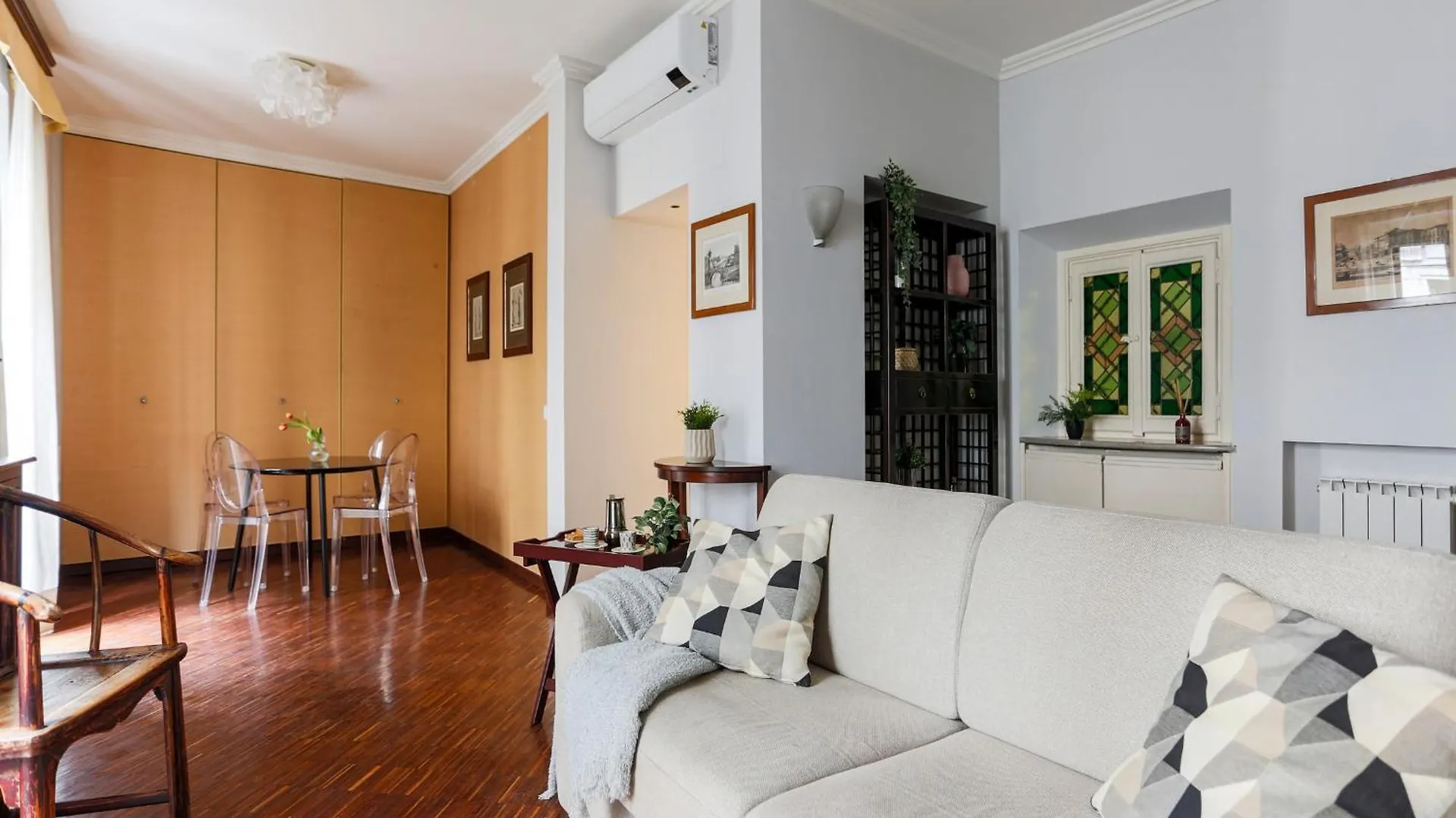 The Best Rent - Spacious One-Bedroom Apartment Near The Columns Of San Lorenzo Милан Италия